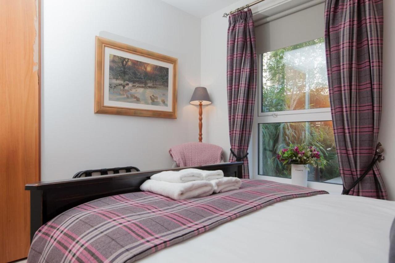 Holyrood Residence - Luxury Apartment With Parking Edinburgh Dış mekan fotoğraf